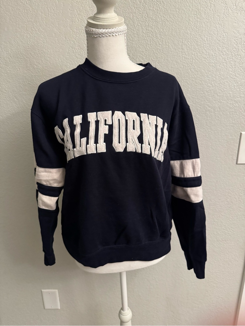 New York popular California Graphic Crewneck Sweatshirt - Navy and White unisex